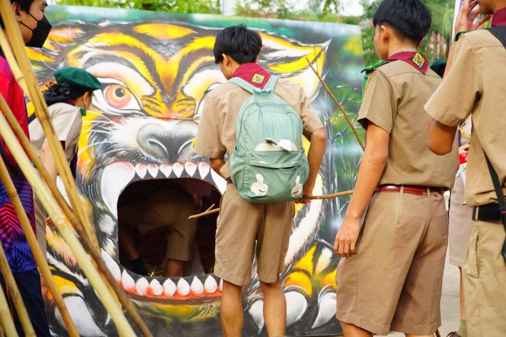 พิธีเข้าประจำกองลูกเสือวิสามัญ เดินทางไกล และประดับแถบ 3 สี